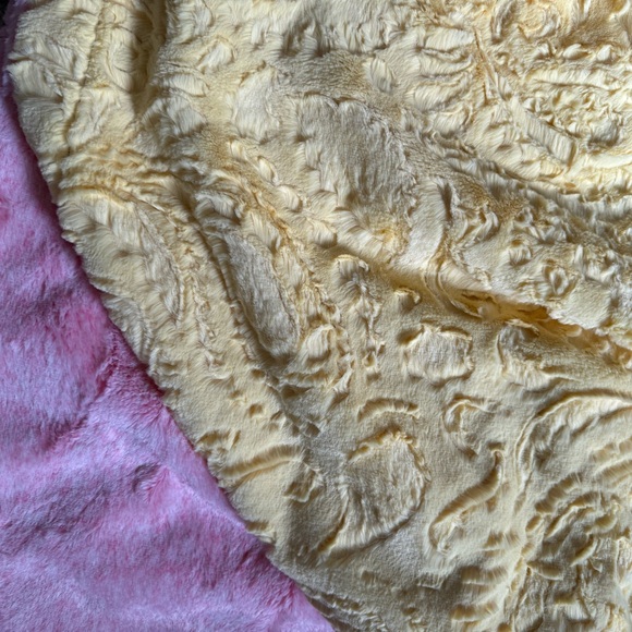 New minky blanket from handmade heifer Yellowpaisley and Pink hyde minky Blanket - Picture 2 of 3